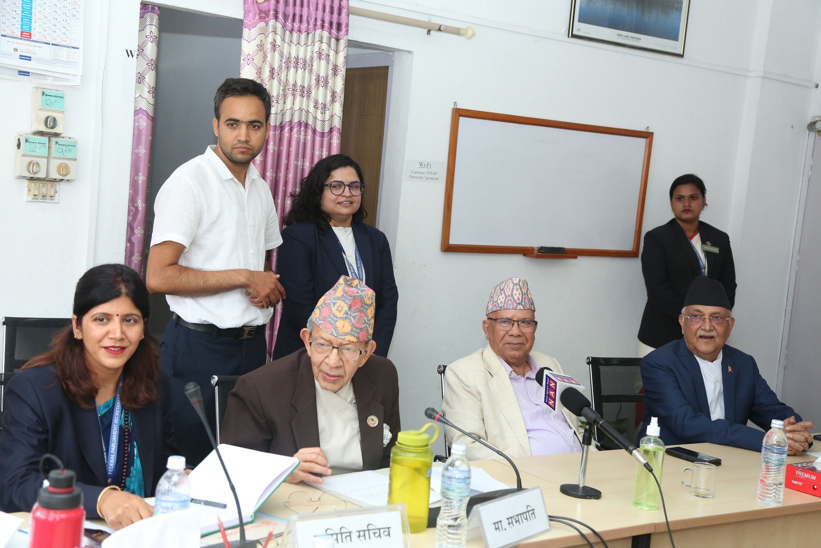 प्रतिनिधिसभाका सबै संसदीय समितिका सभापतिले पद तथा गोपनीयताको शपथ